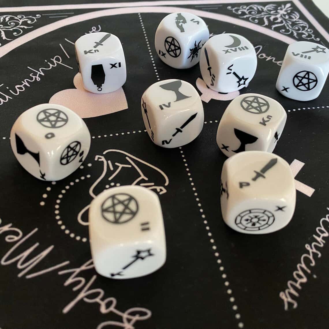 How to Use Tarot Dice and Roll for Divination